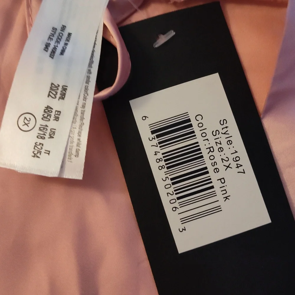 Robe - Picture 2 of 7
